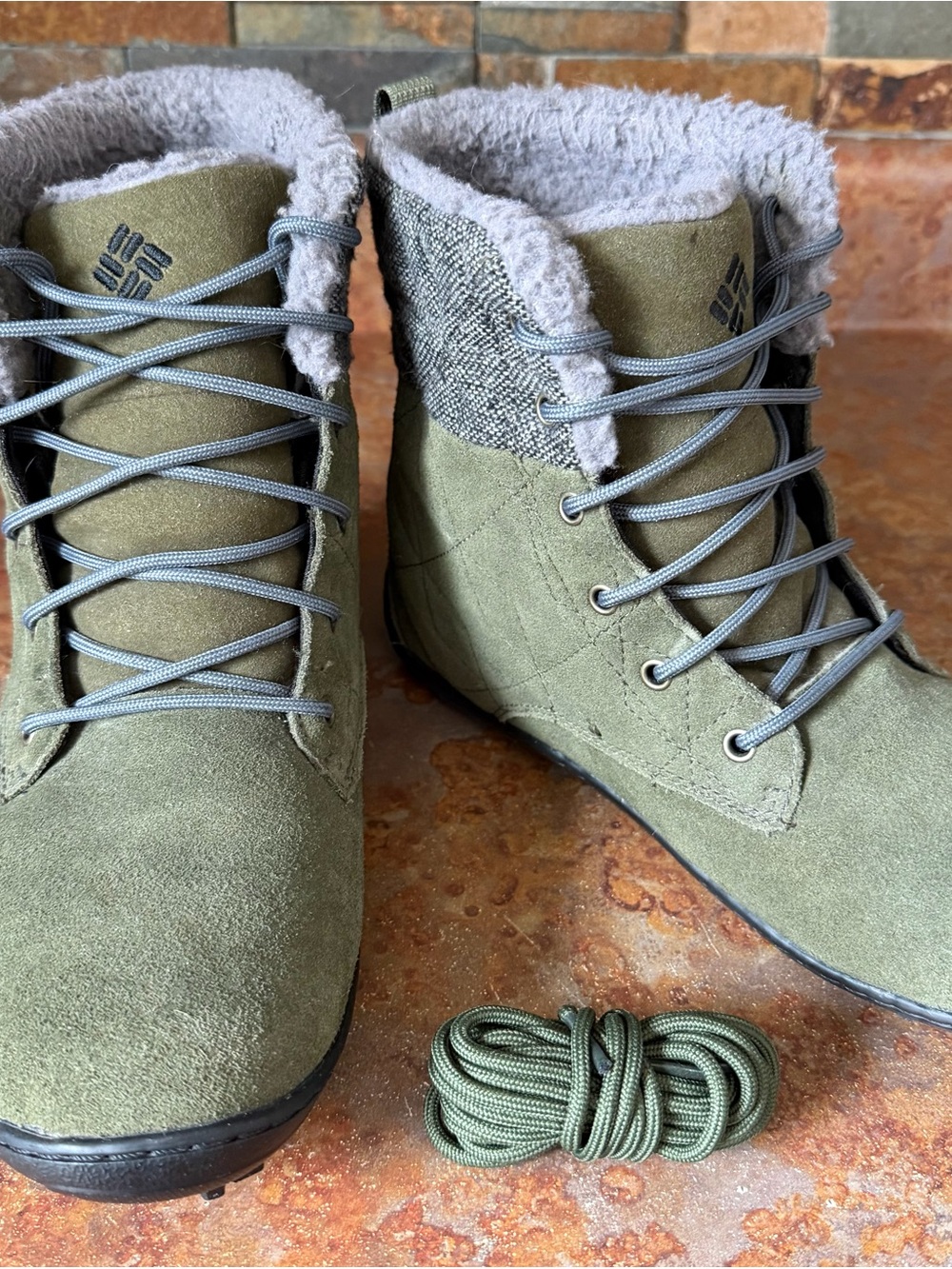 Columbia Powder Summit Women’s Olive suede Lace-Up Fleece lined Ankle Boots